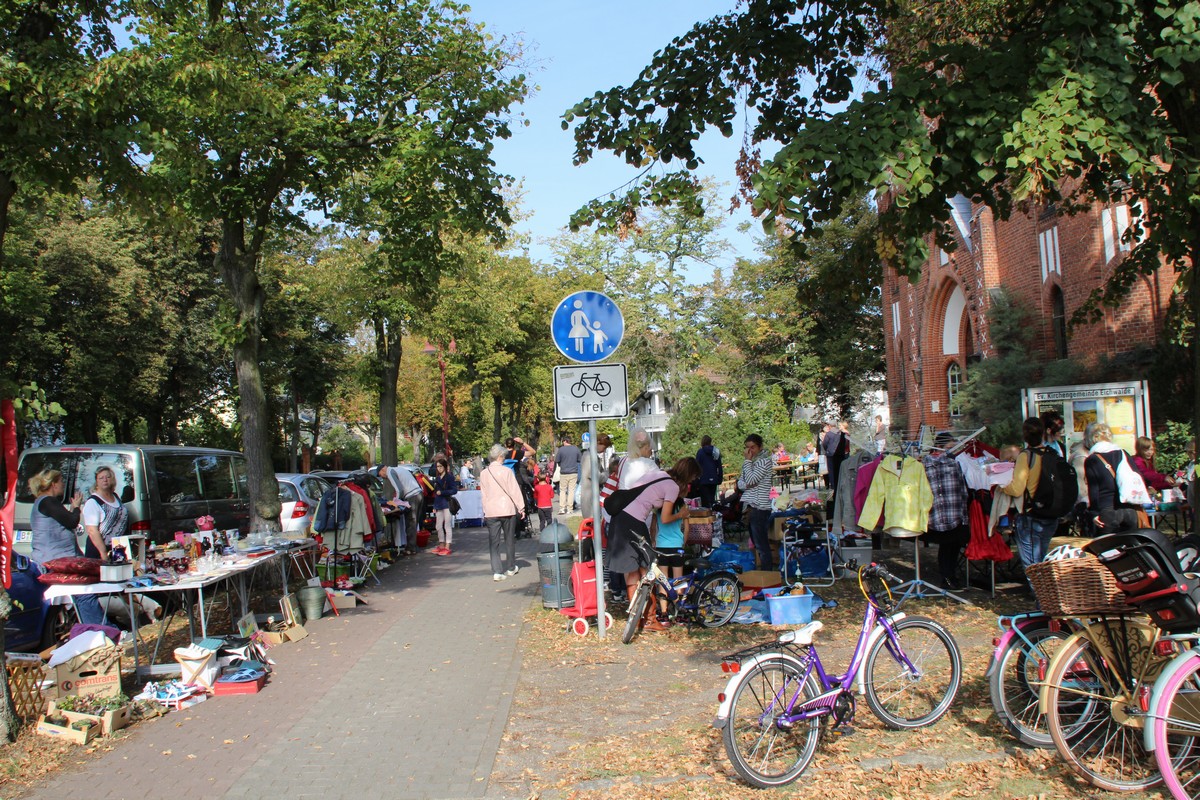 n_2016_09_24_Eichwalde_Flohmarkt_ev_Kirche_032.jpg