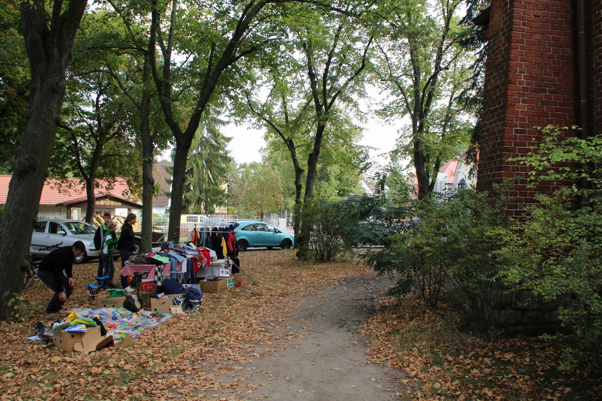 n_2016_09_24_Eichwalde_Flohmarkt_ev_Kirche_053.jpg