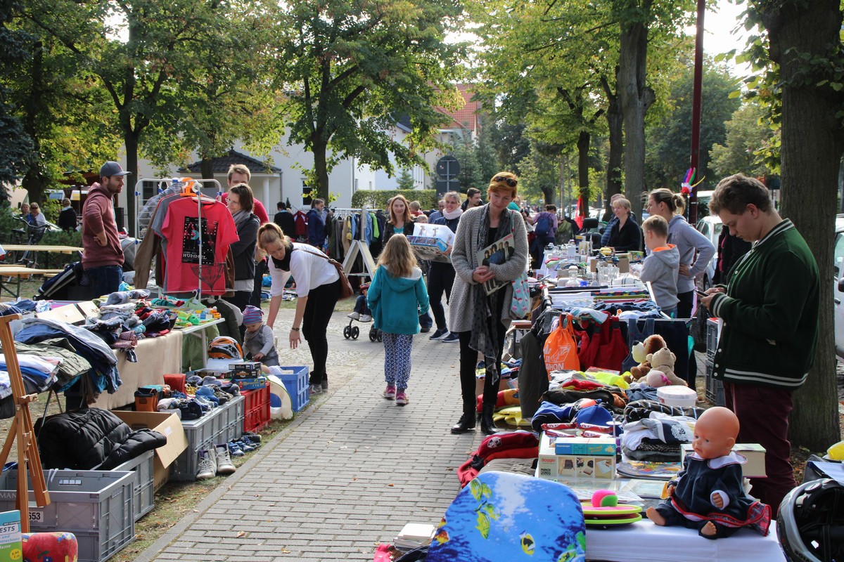 n_2016_09_24_Eichwalde_Flohmarkt_ev_Kirche_068.jpg